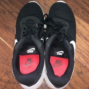 Nike free run tennis shoes